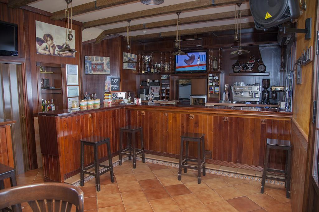Hostal Pension La Ruta Paterna del Campo Rum bild