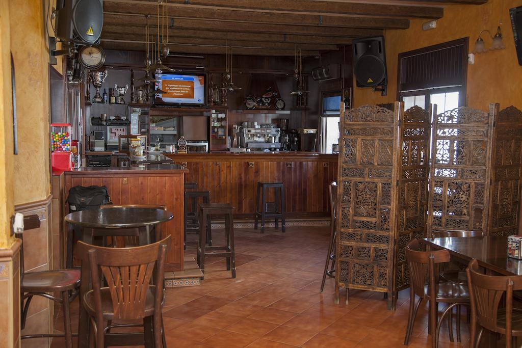 Hostal Pension La Ruta Paterna del Campo Exteriör bild