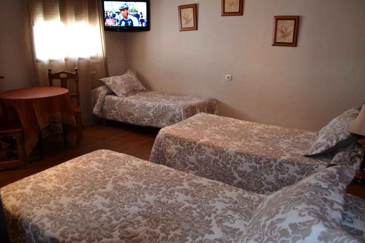 Hostal Pension La Ruta Paterna del Campo Exteriör bild