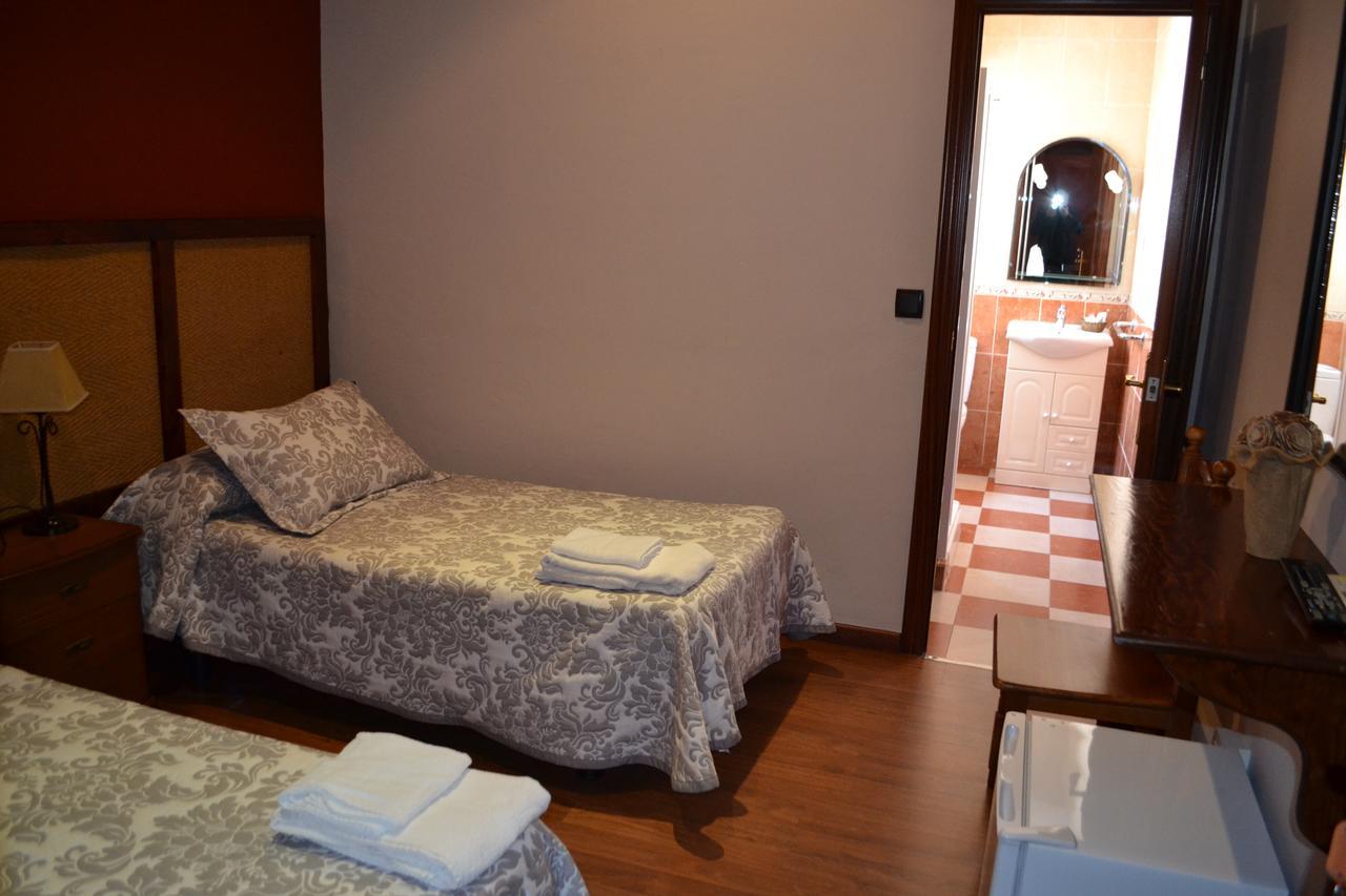 Hostal Pension La Ruta Paterna del Campo Exteriör bild