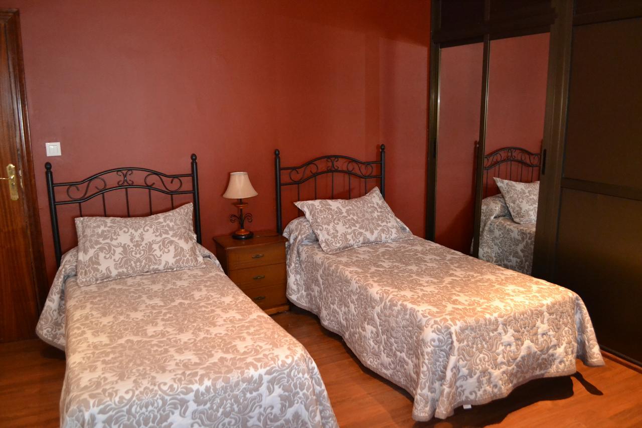 Hostal Pension La Ruta Paterna del Campo Exteriör bild