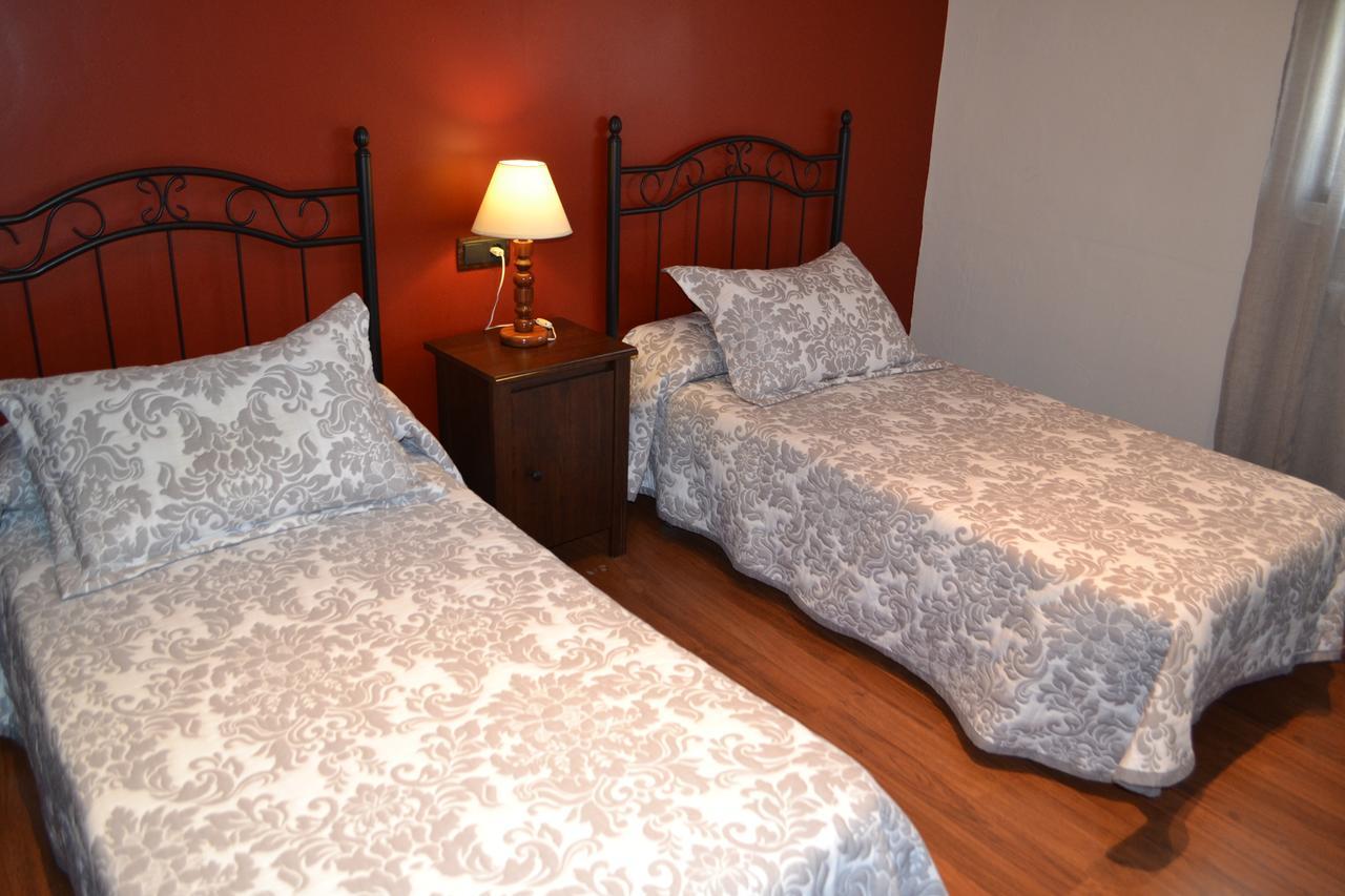 Hostal Pension La Ruta Paterna del Campo Exteriör bild