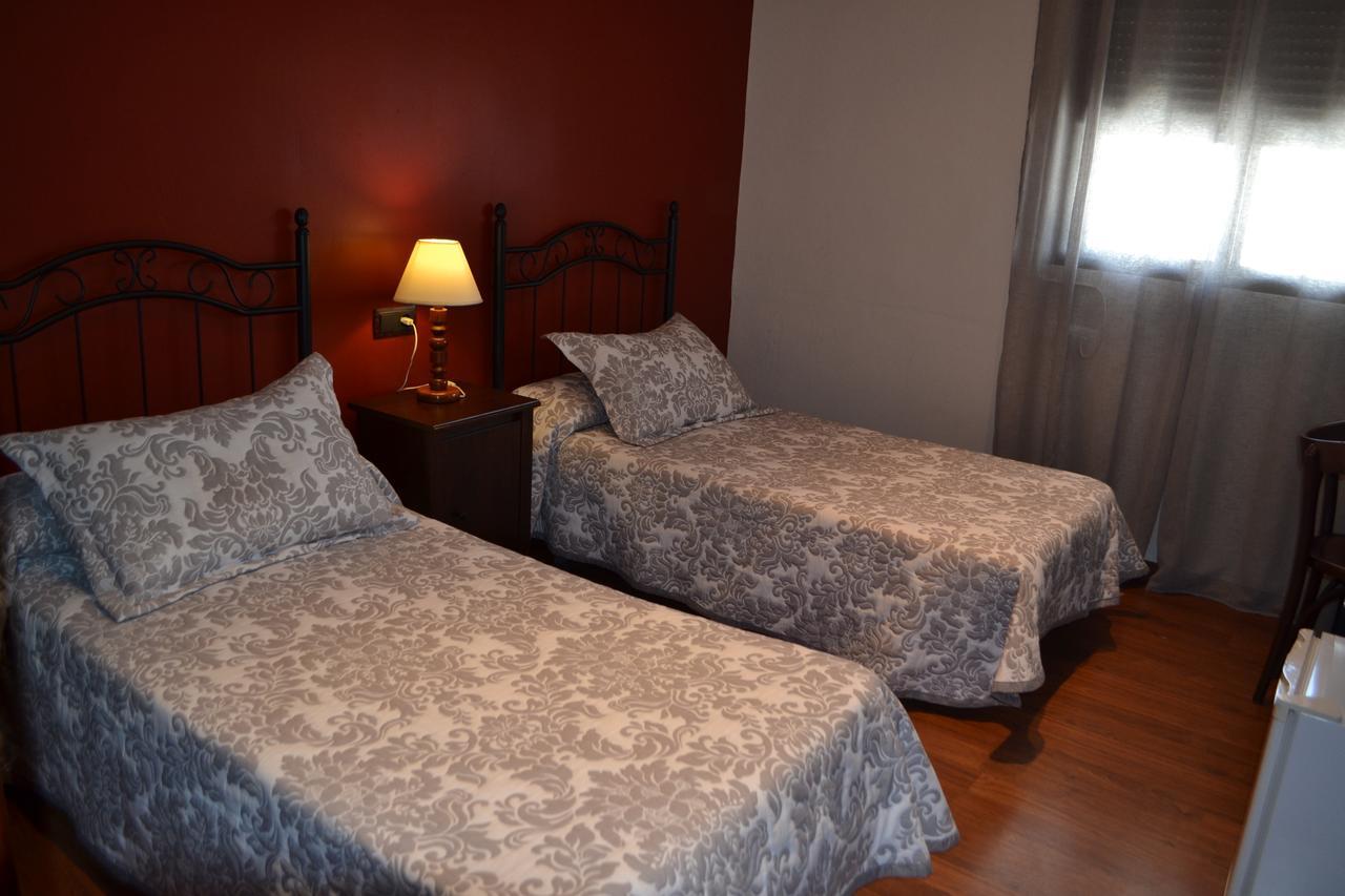 Hostal Pension La Ruta Paterna del Campo Exteriör bild