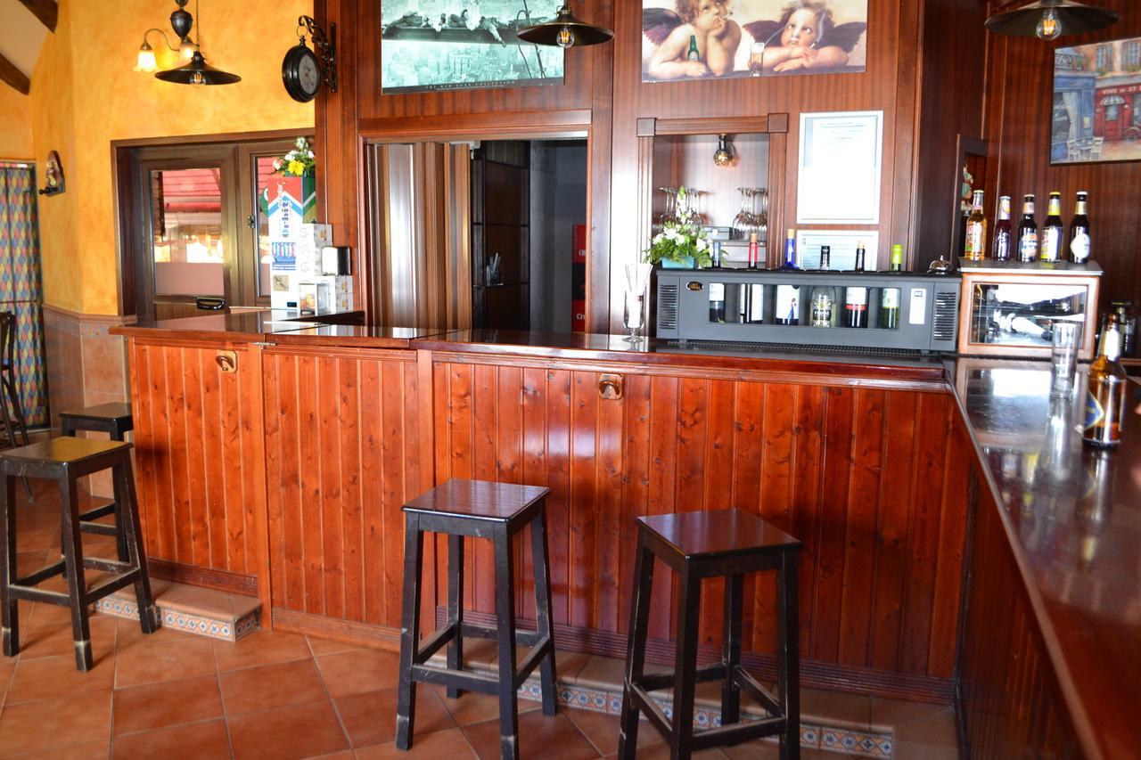 Hostal Pension La Ruta Paterna del Campo Exteriör bild