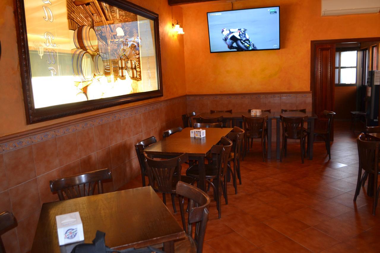 Hostal Pension La Ruta Paterna del Campo Exteriör bild